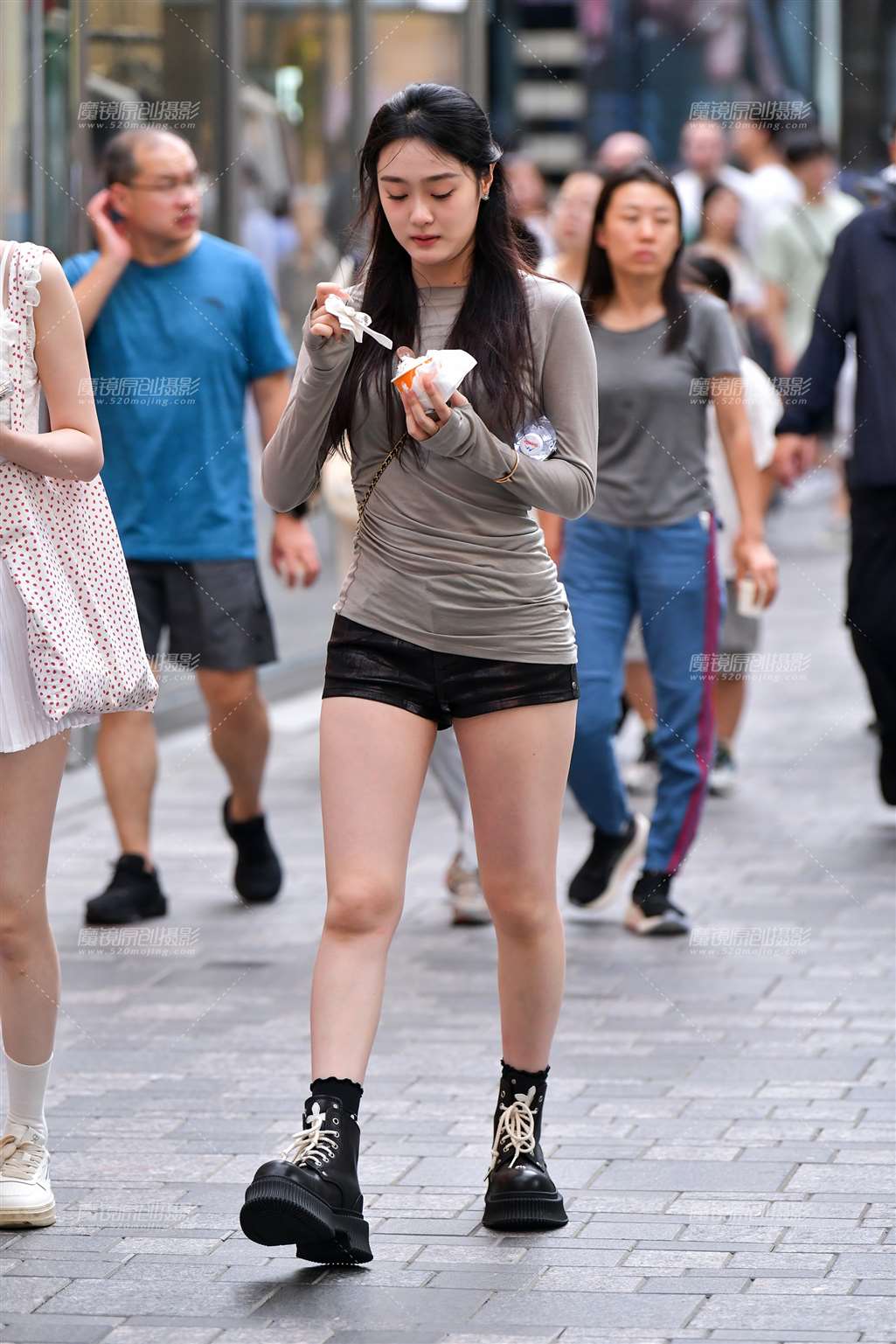 图片[4]-冰激凌闺蜜热裤美女-流行馆