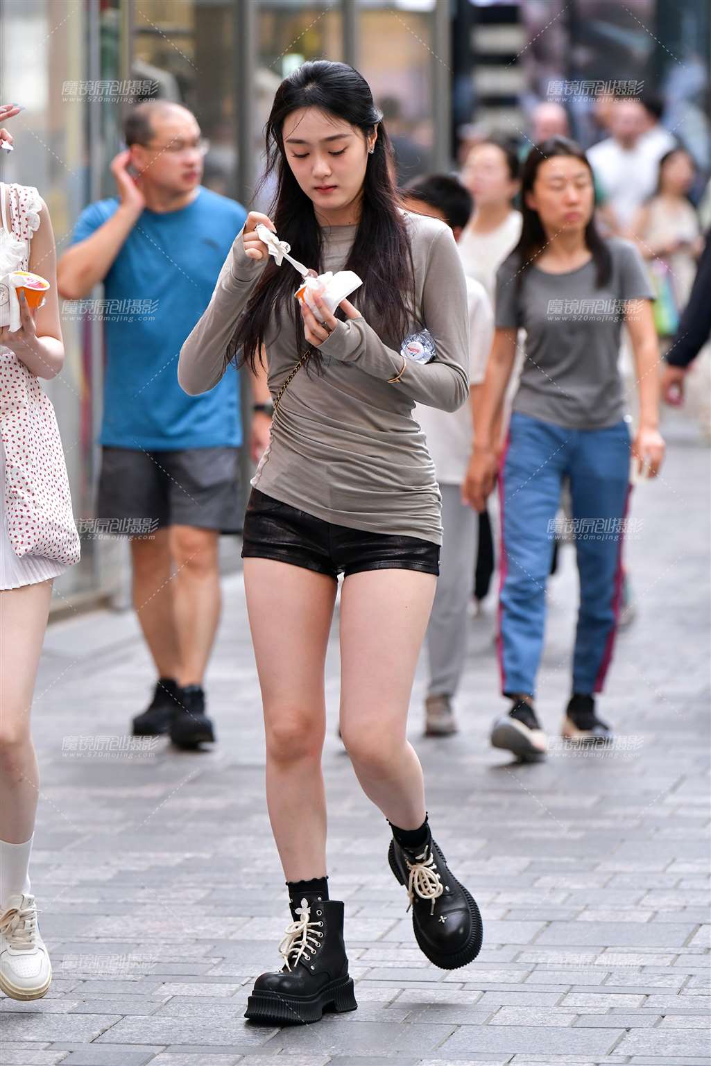 图片[5]-冰激凌闺蜜热裤美女-流行馆