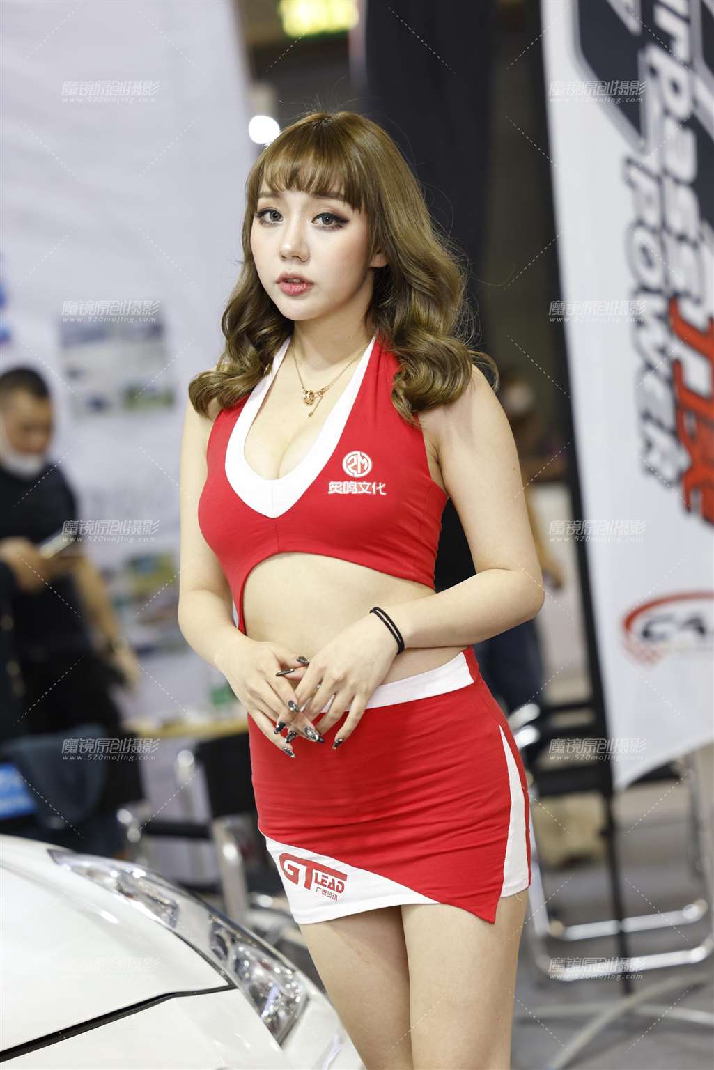 图片[3]-20201023红裙金发美眉车模-流行馆