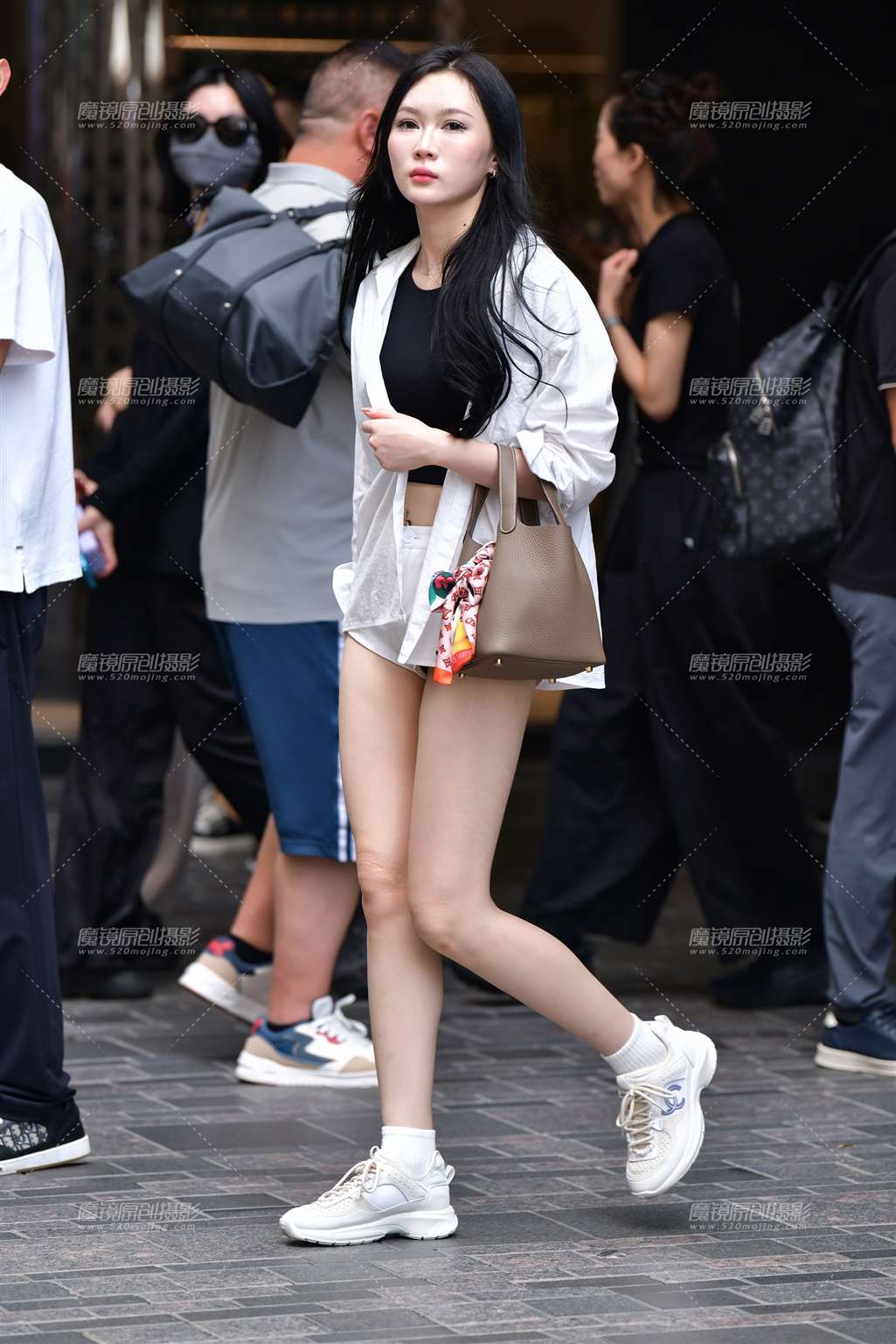 图片[4]-白皙长腿热裤美女-流行馆