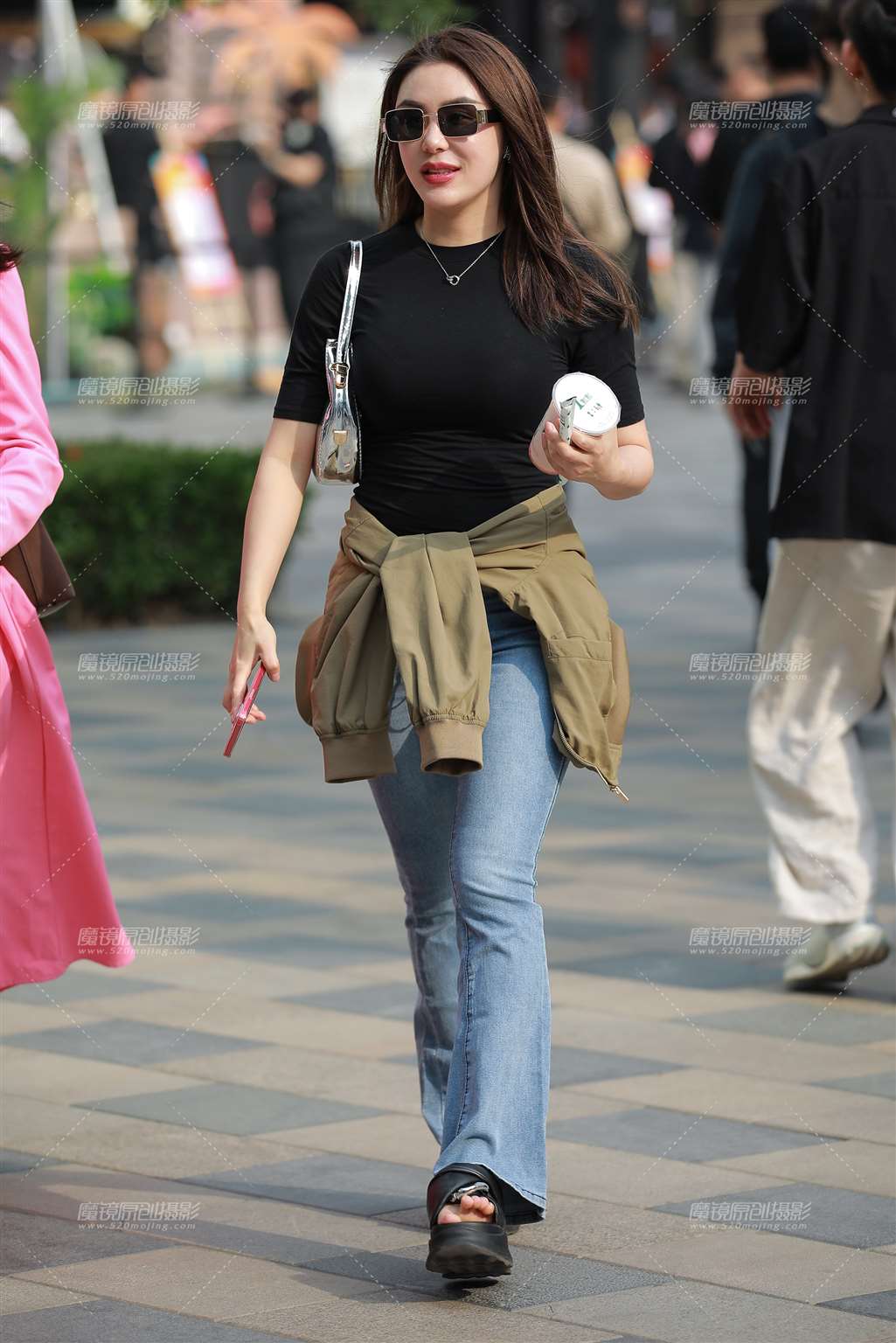 图片[3]-墨镜牛仔裤美女-流行馆