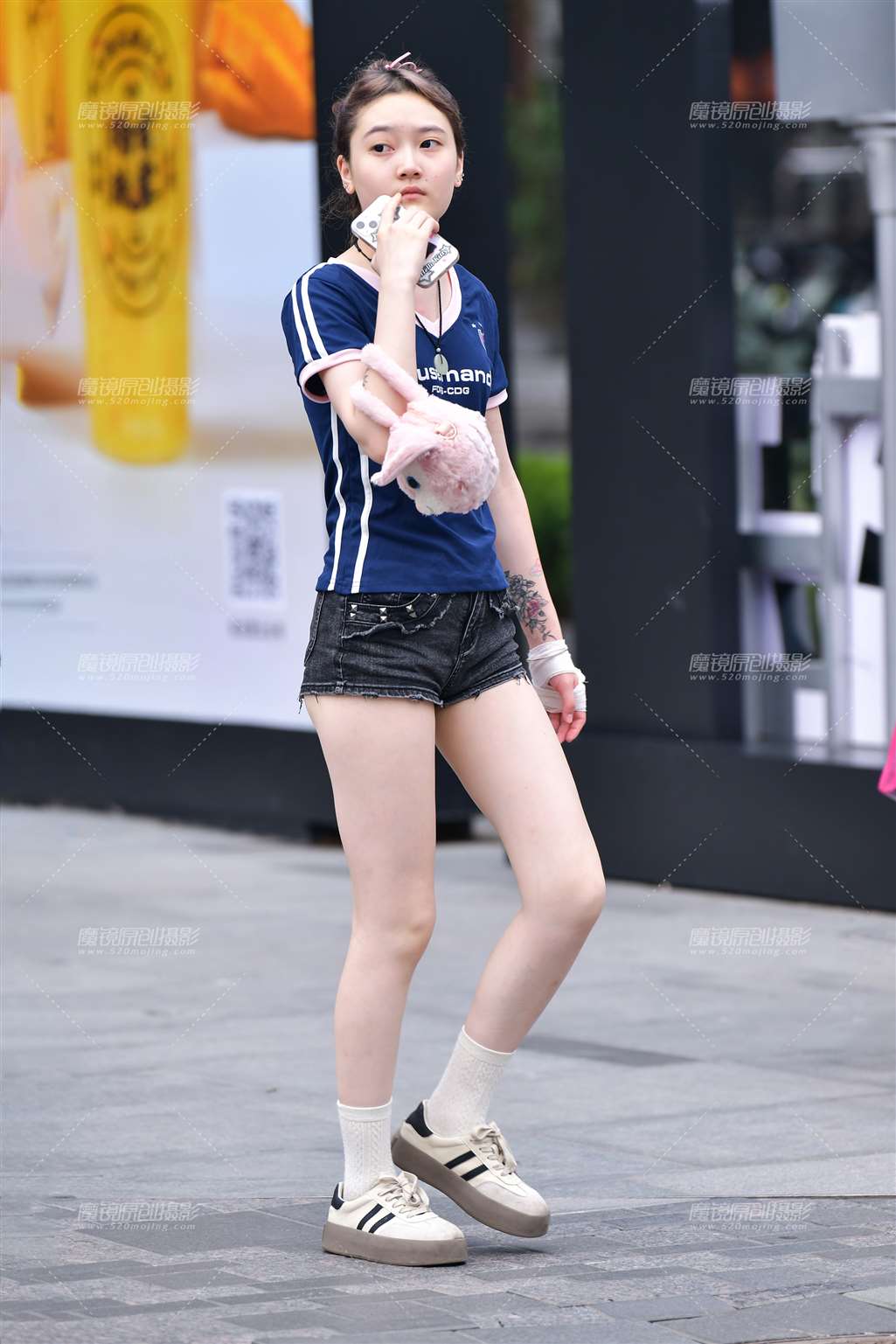 靓丽热裤美女-流行馆