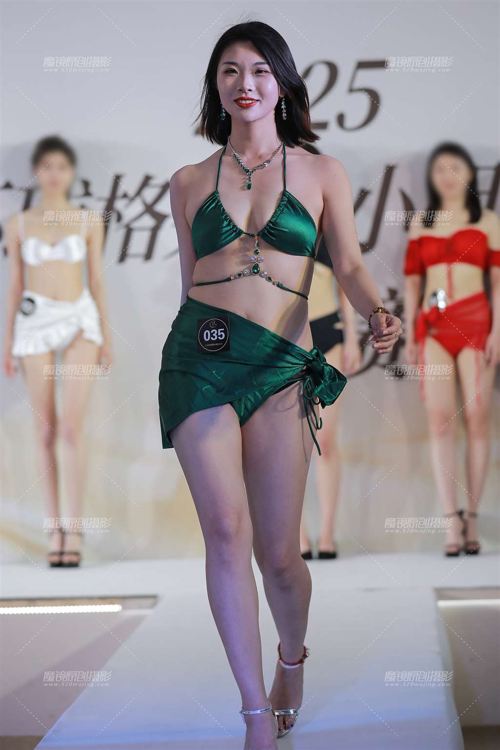 绿色泳装-流行馆