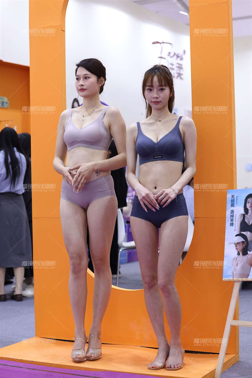 20250318两个内衣模特-流行馆