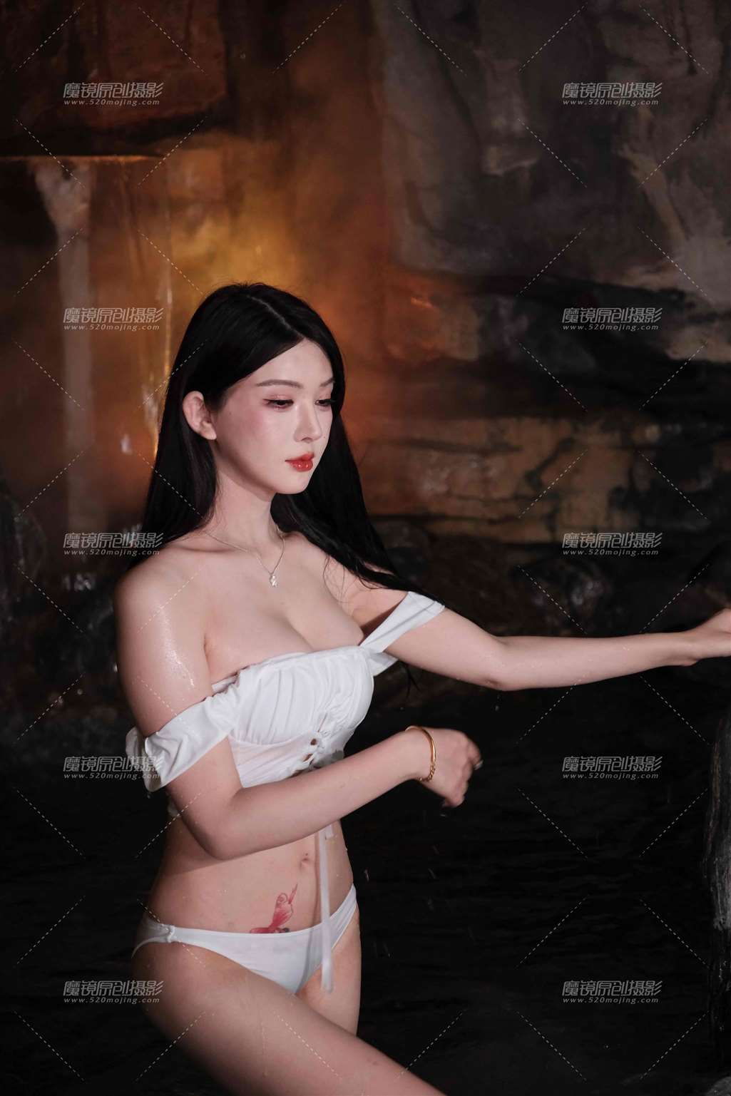 图片[4]-20250427温泉里的白色比基尼美女高-流行馆