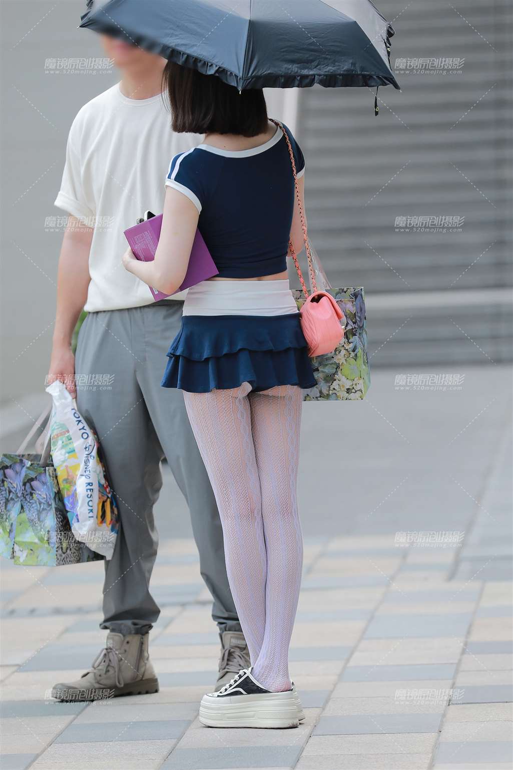 图片[2]-蓝色超短裙美女-流行馆