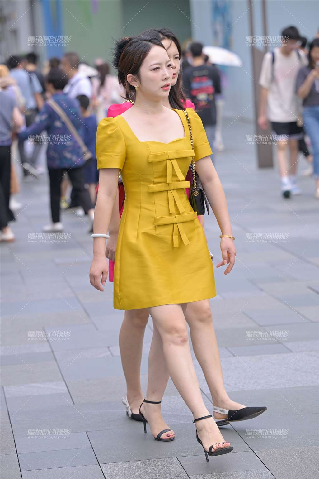 黄裙美腿高跟-流行馆