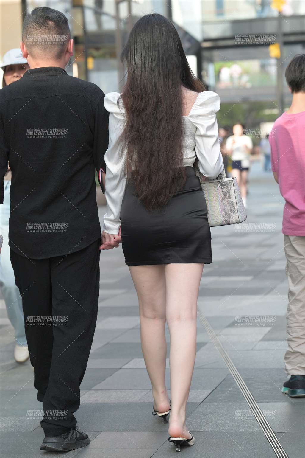 图片[2]-黑裙美腿-流行馆