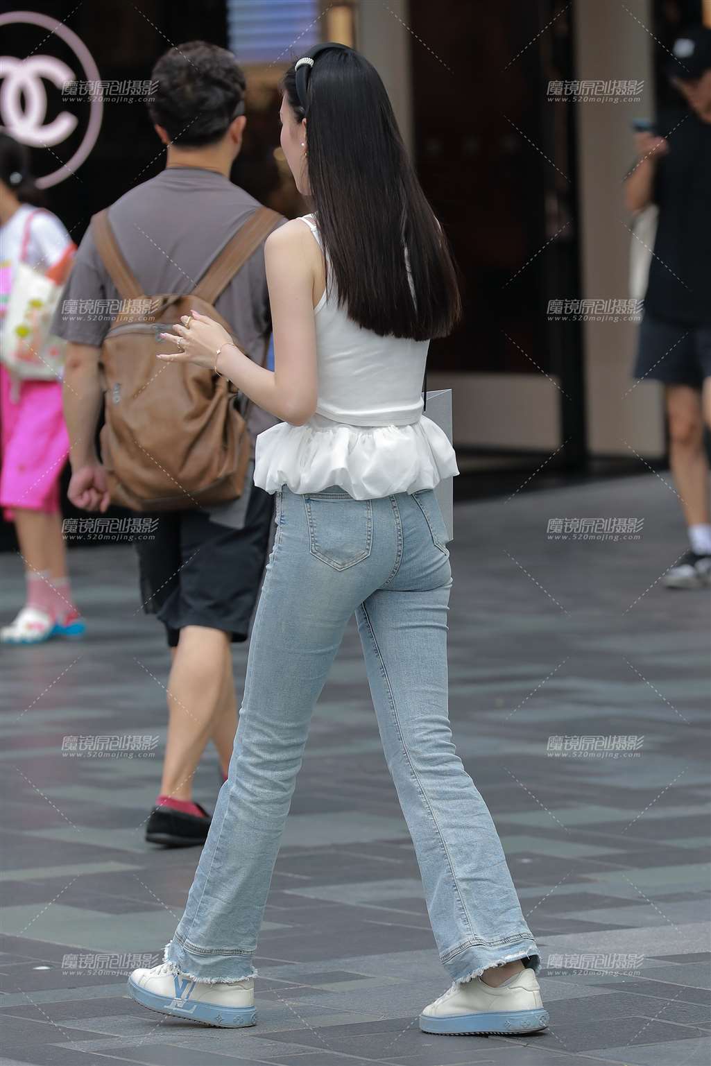 图片[4]-浅蓝牛仔裤美女-流行馆