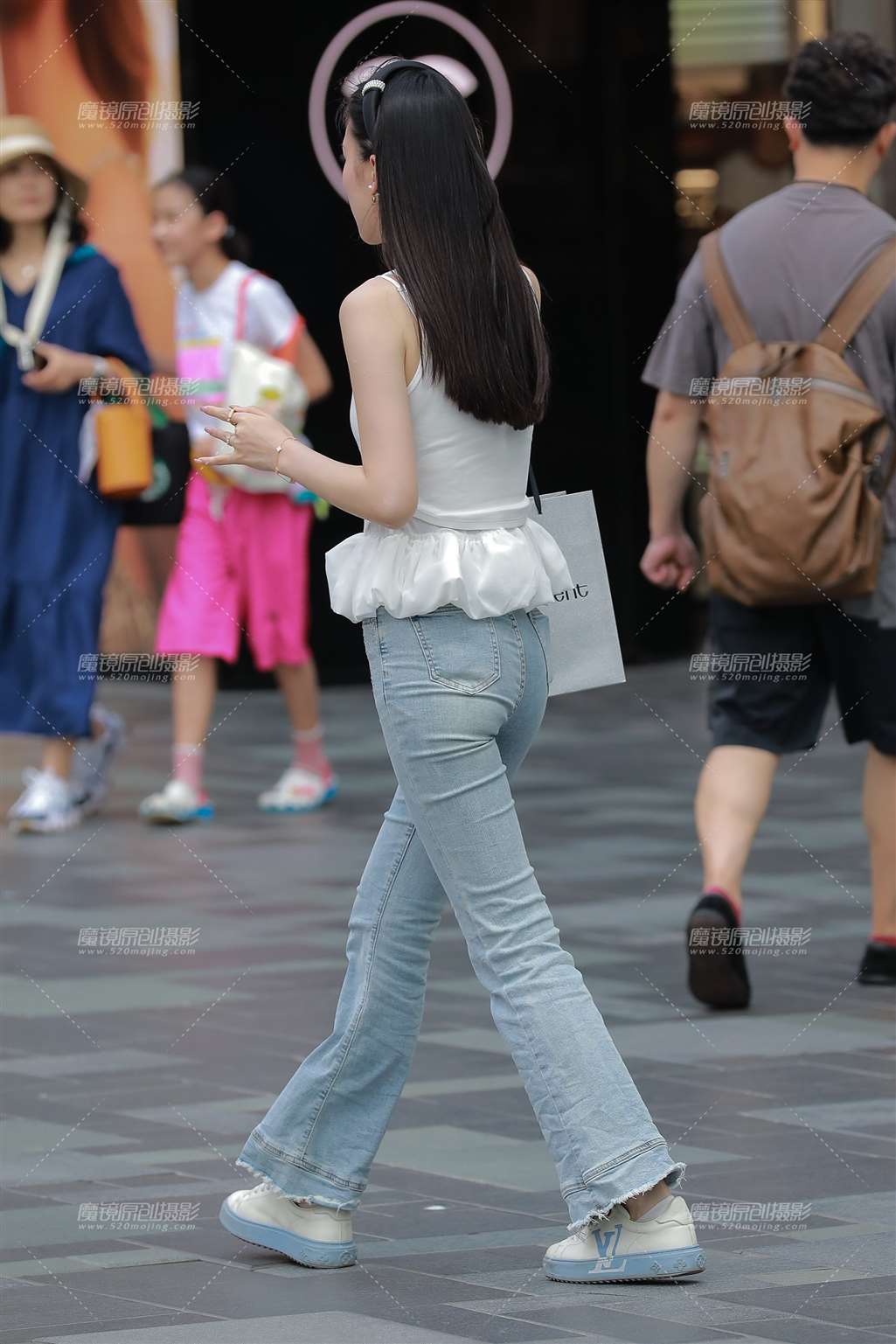 图片[5]-浅蓝牛仔裤美女-流行馆