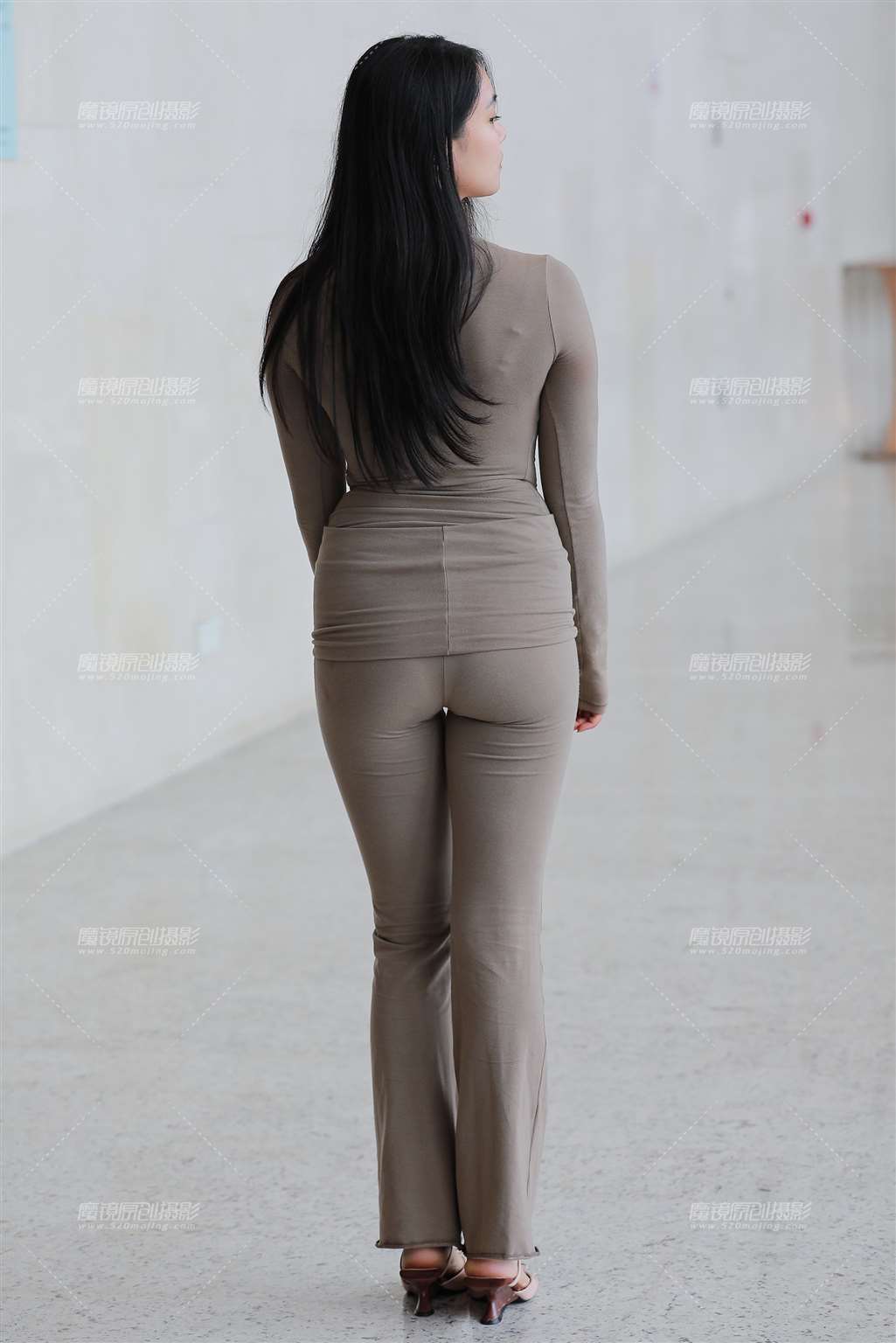 图片[2]-紧身裤美女-流行馆