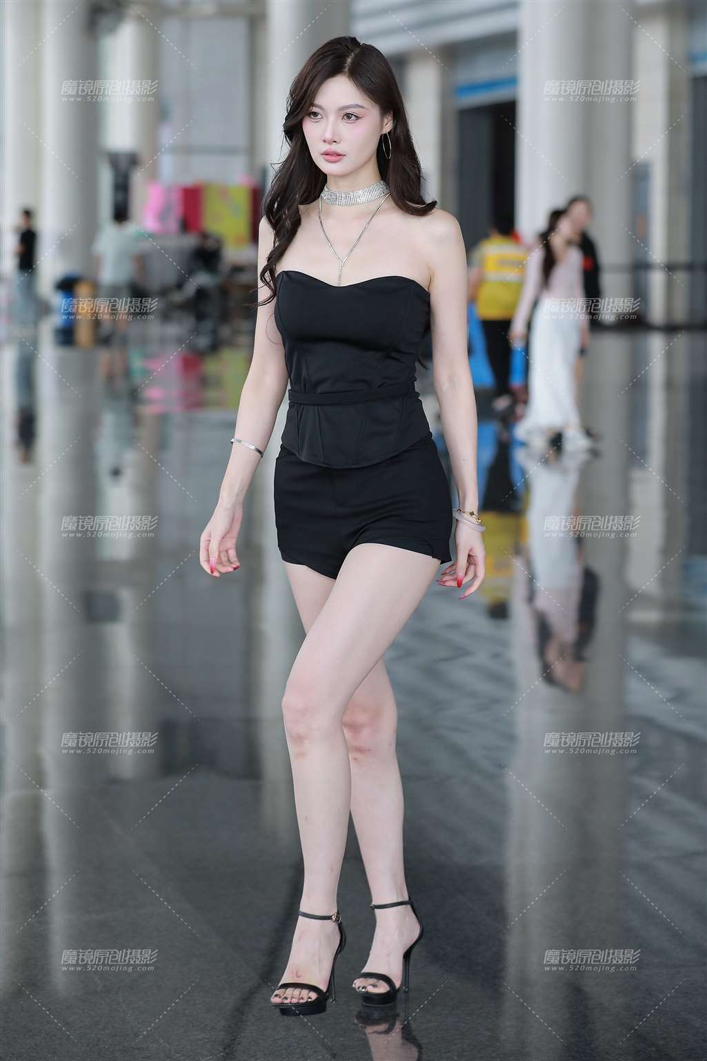 图片[3]-黑色热裤长腿美女-流行馆