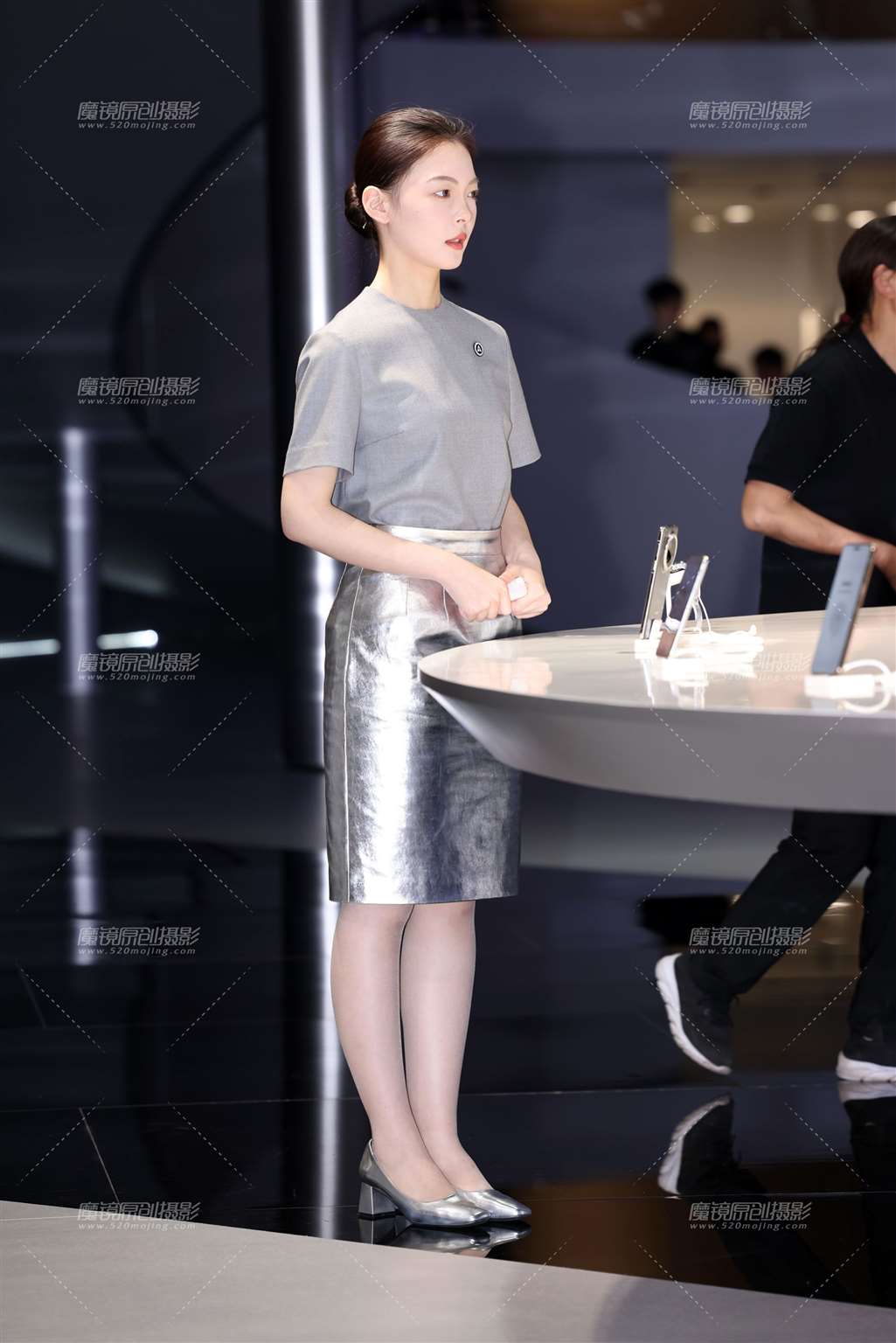 20250429华为的肉丝美腿礼仪-流行馆