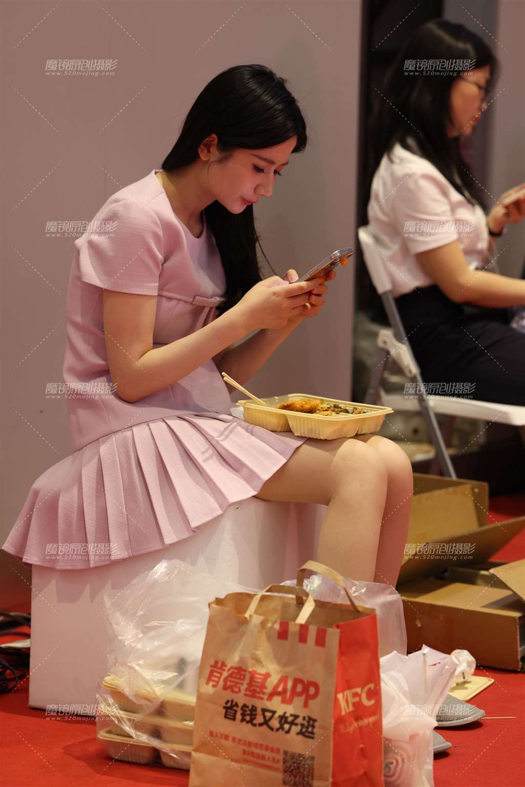 图片[3]-20250429在后台吃盒饭的肉丝礼仪妹妹-流行馆