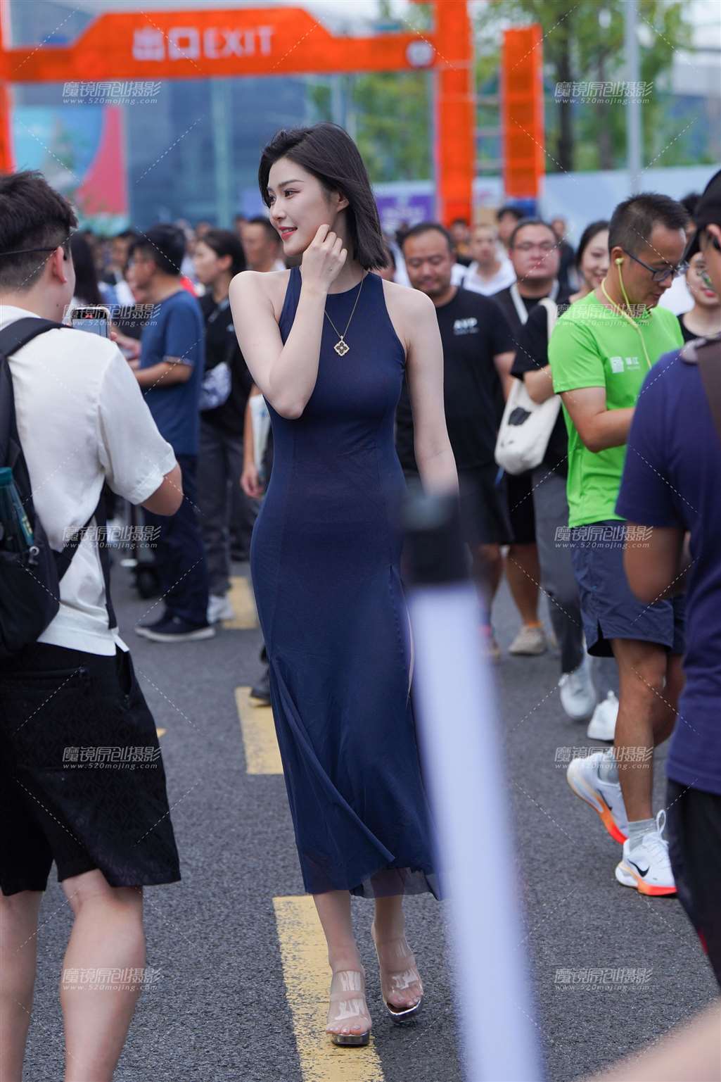 图片[3]-宝蓝裙的美-流行馆
