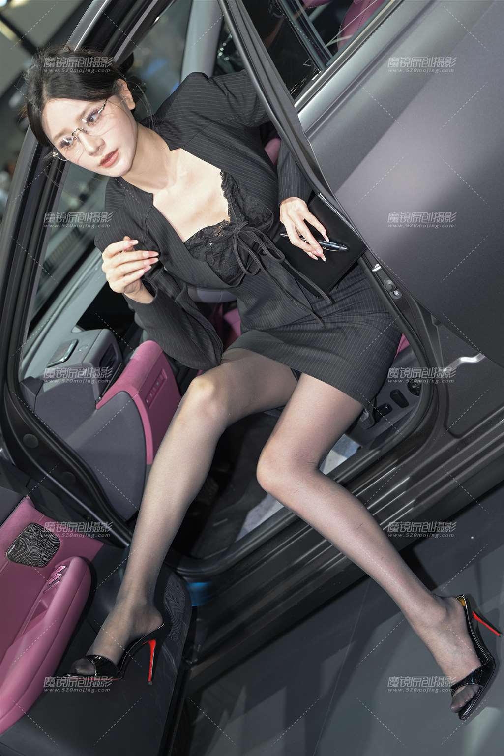 黑丝女秘 21P-流行馆