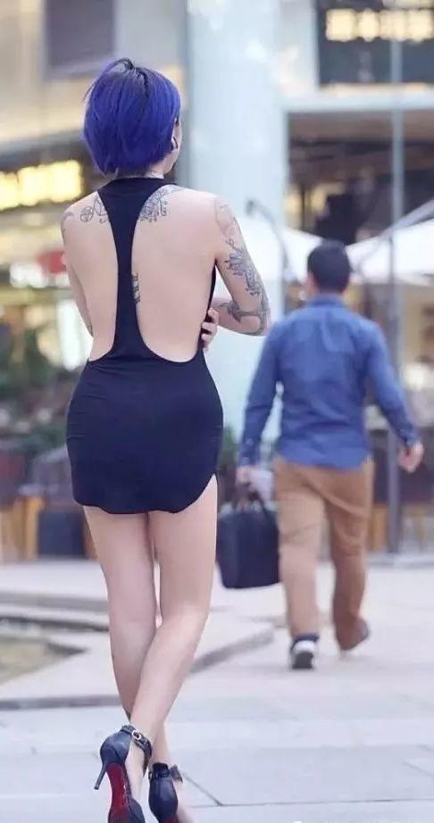 街拍气质美丽的极品纹身妹纸-街拍流行馆
